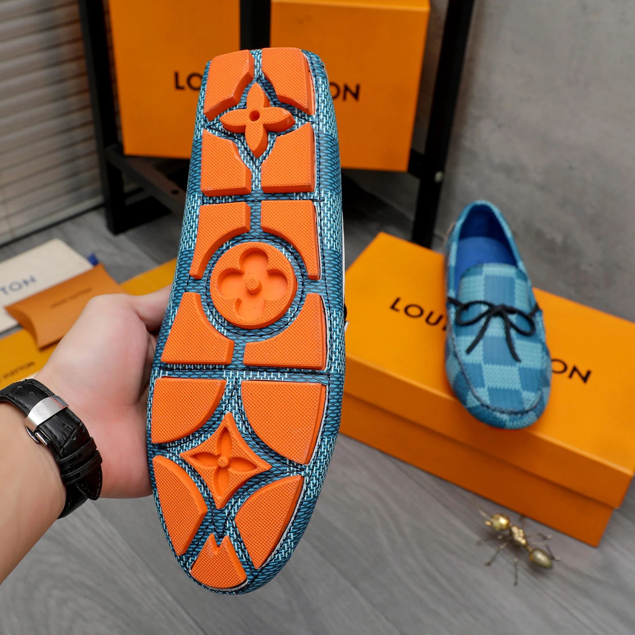 Men's shoes 💰400 Product trademark: LV "Louis Vuitton" casual slip-on shoes Regular size: 38-45 (45 is custom-made and non-returnable) Product materials: Selected high-quality plaid cowhide upper, pigskin lining, rubber outsole